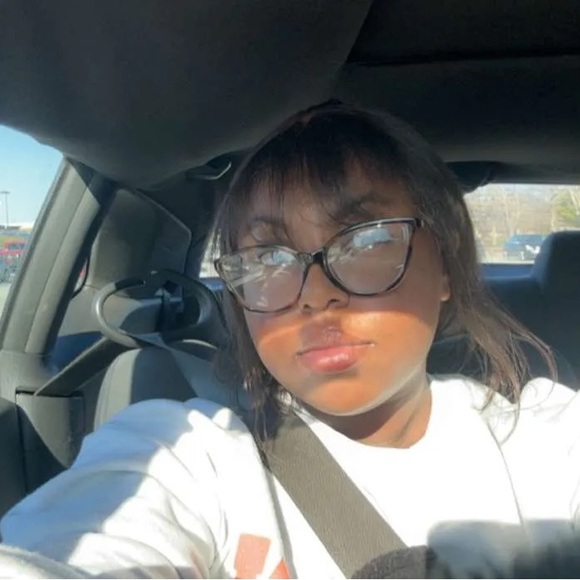 Meet your Posher, Totiana - Picture 3 of 4